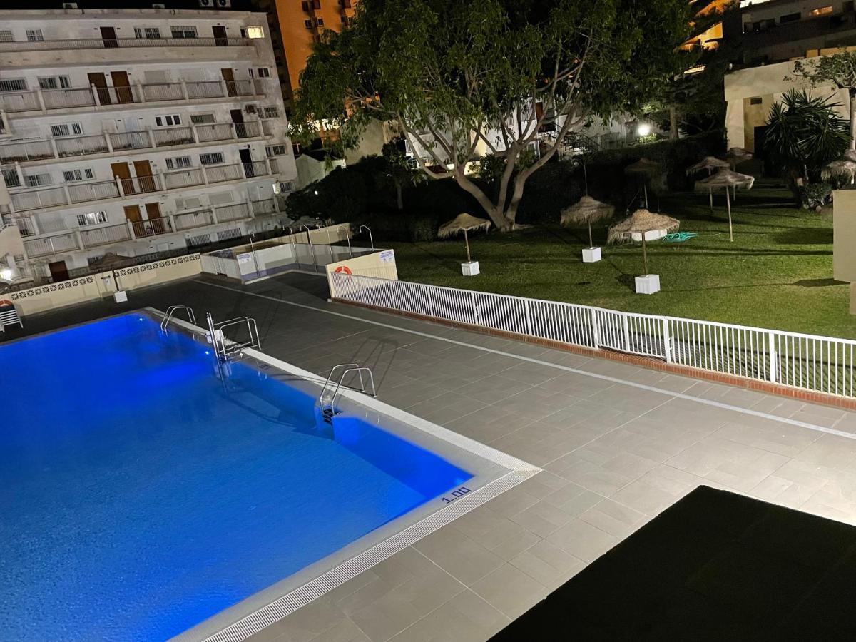 Apartamento Totalmente Reformado Con Piscina Y Jardines Al Lado De La Playa De La Carihuela Torremolinos Dış mekan fotoğraf