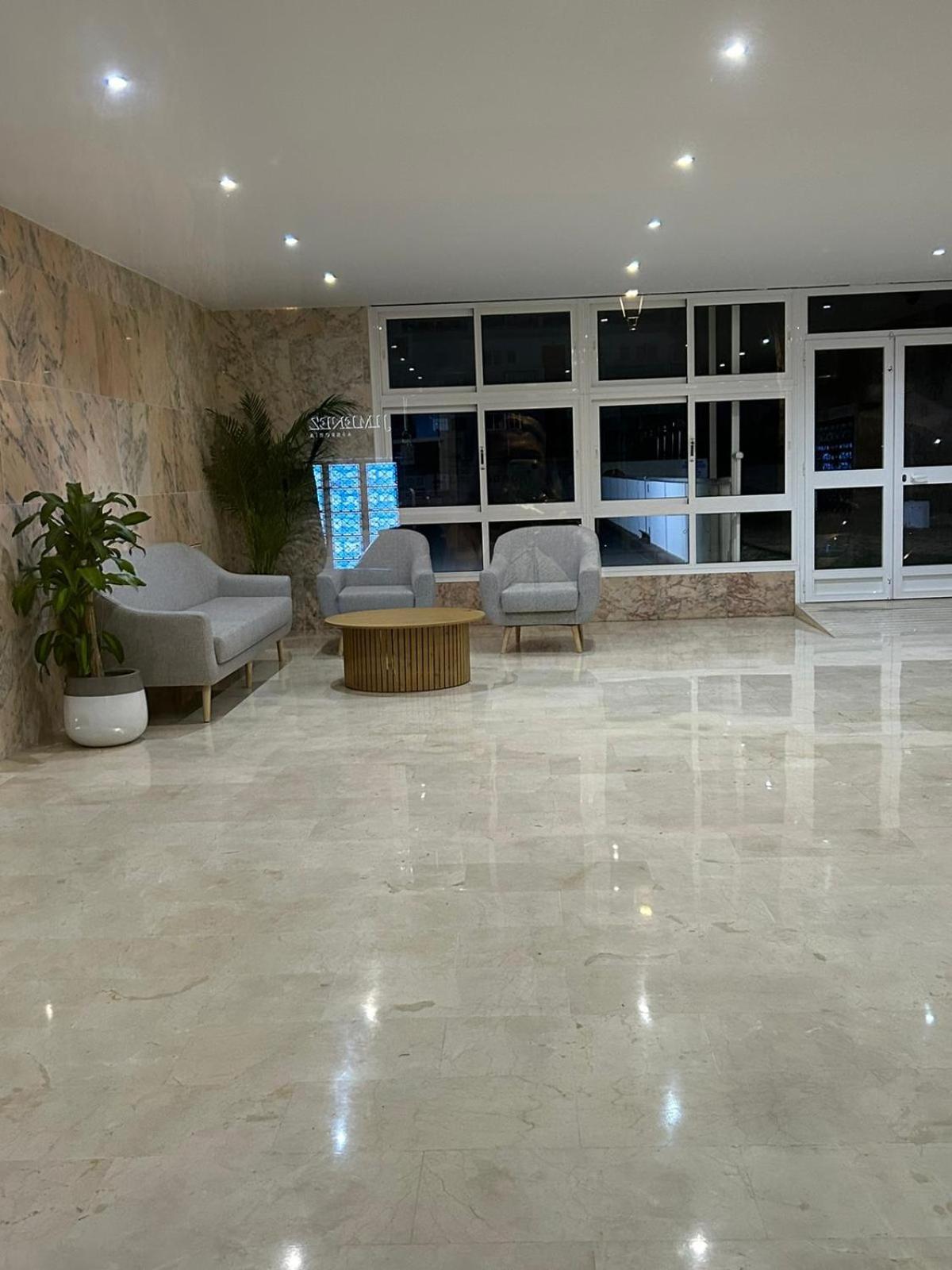 Apartamento Totalmente Reformado Con Piscina Y Jardines Al Lado De La Playa De La Carihuela Torremolinos Dış mekan fotoğraf