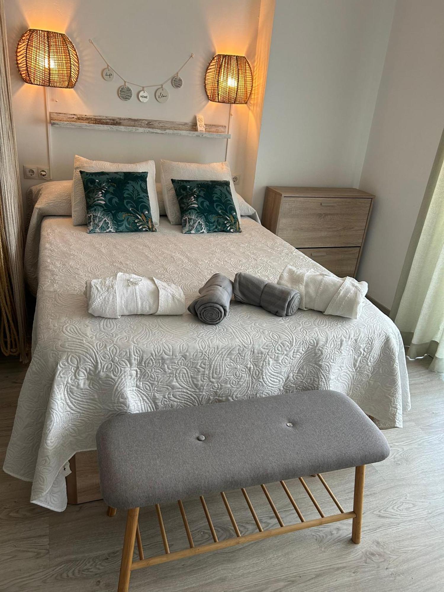 Apartamento Totalmente Reformado Con Piscina Y Jardines Al Lado De La Playa De La Carihuela Torremolinos Dış mekan fotoğraf
